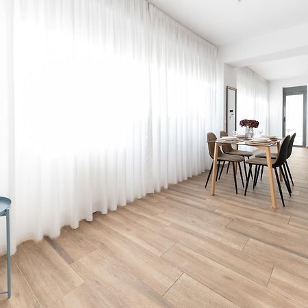 Stylish Spacious Apartment In Palaio Faliro Atenas Exterior foto