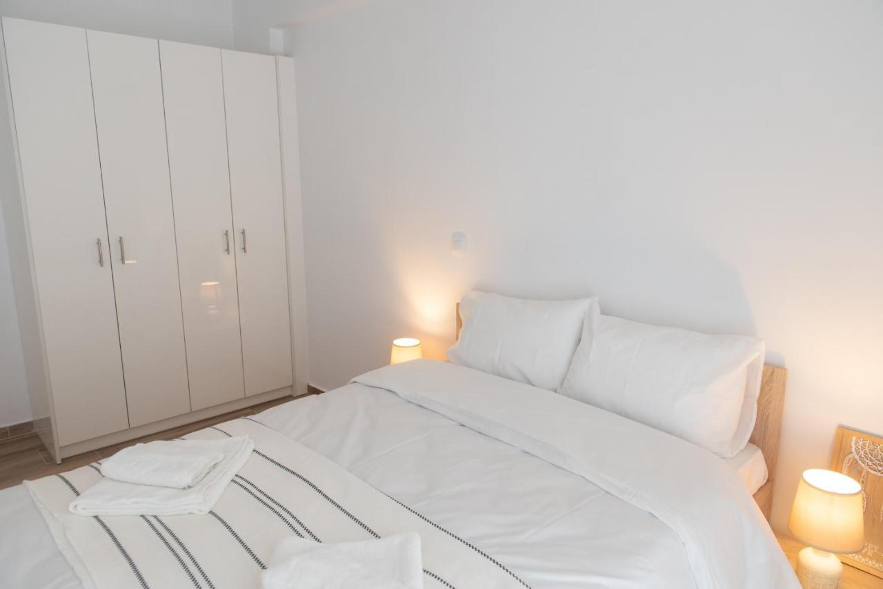 Stylish Spacious Apartment In Palaio Faliro Atenas Exterior foto