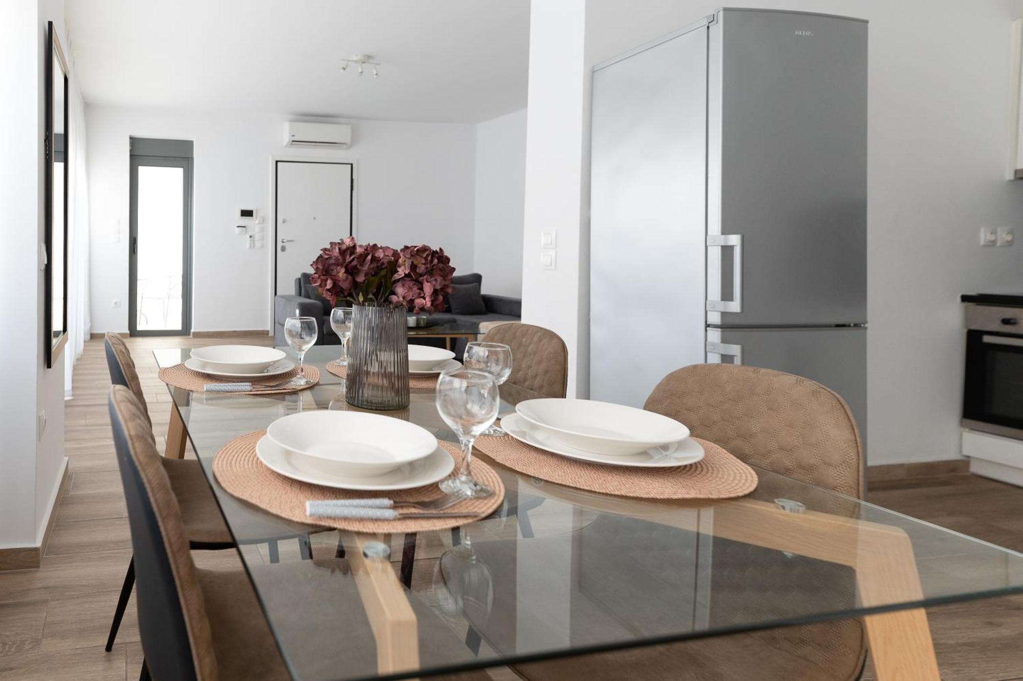 Stylish Spacious Apartment In Palaio Faliro Atenas Exterior foto