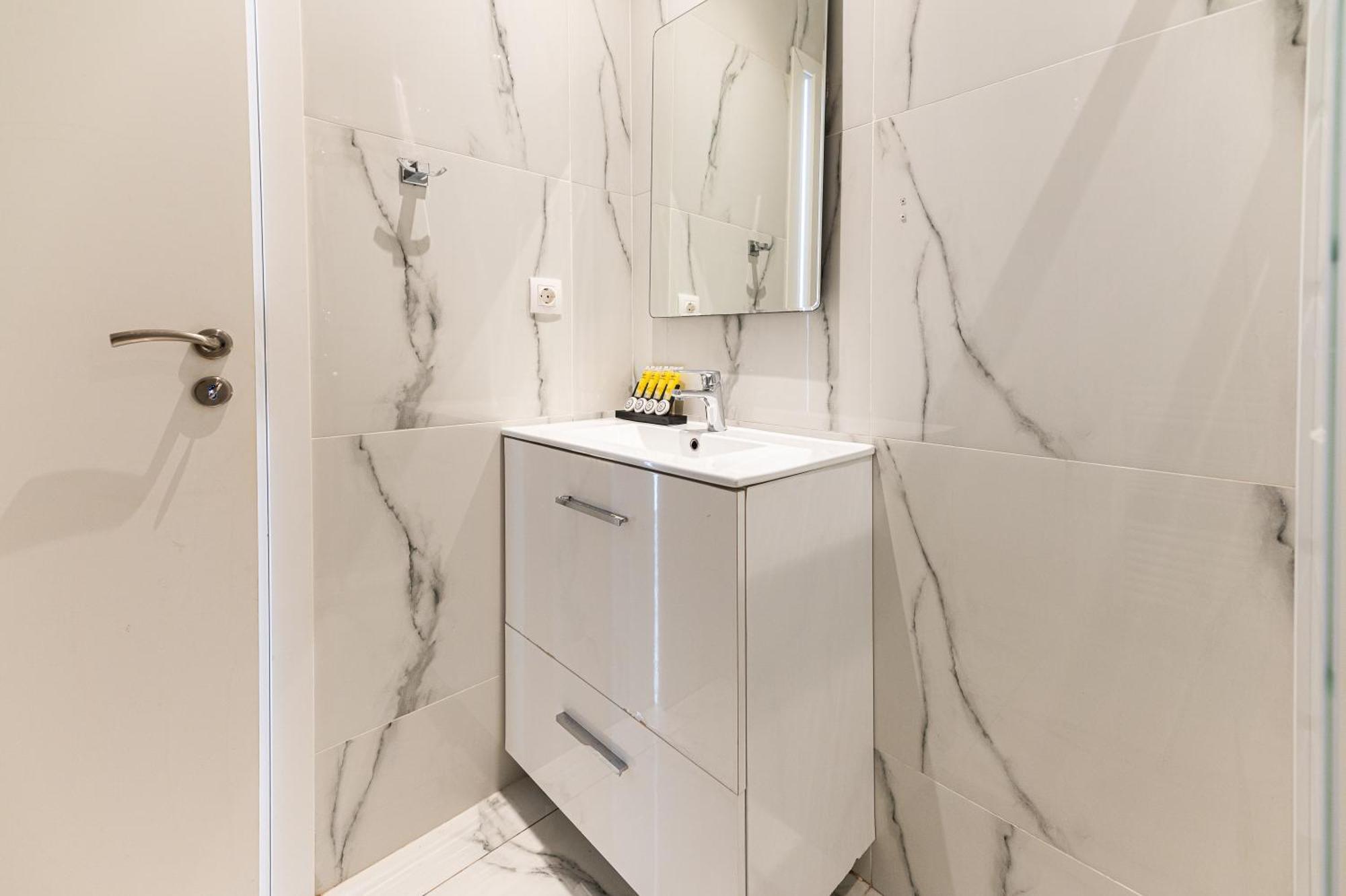 Stylish Spacious Apartment In Palaio Faliro Atenas Exterior foto