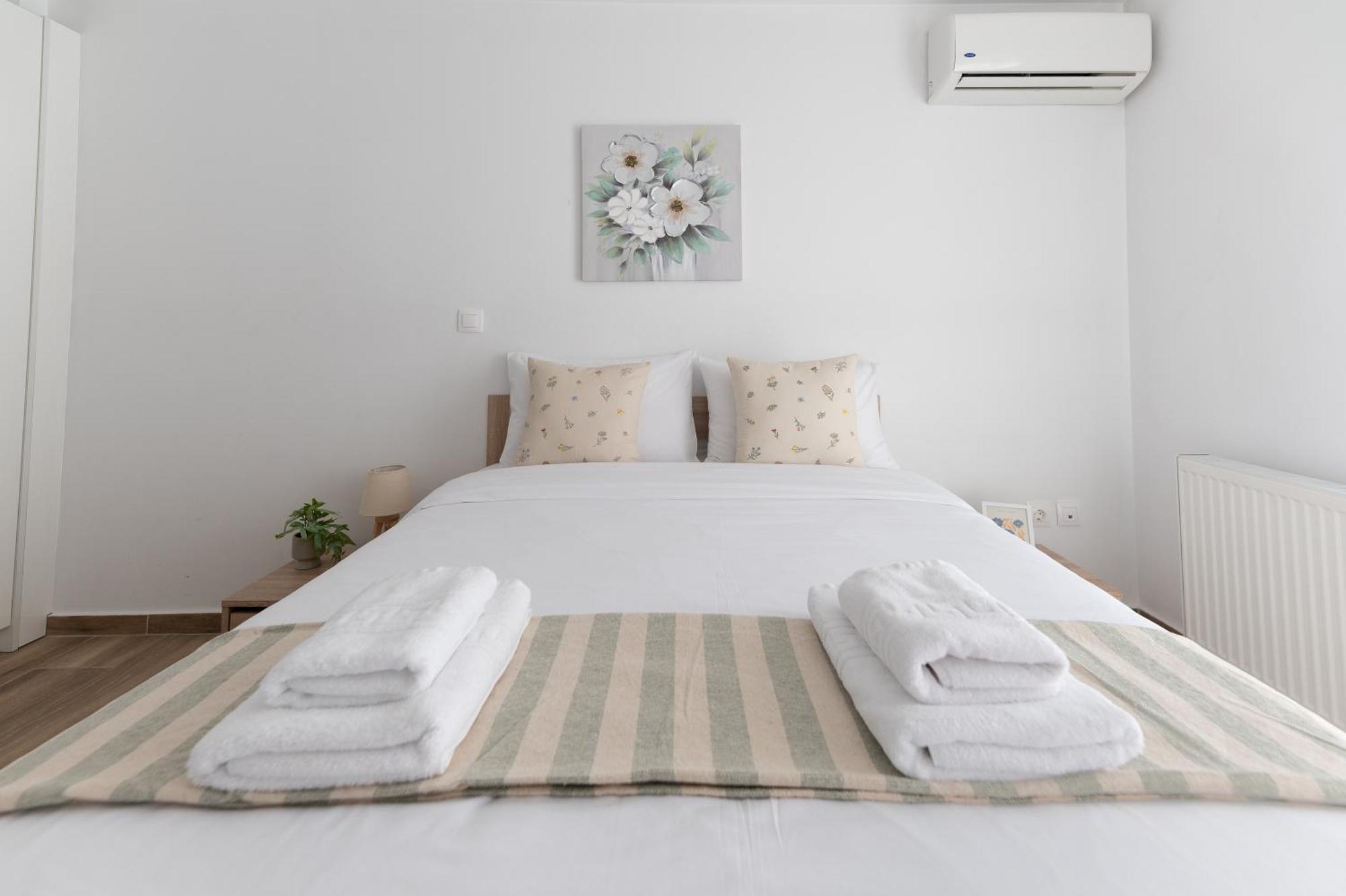 Stylish Spacious Apartment In Palaio Faliro Atenas Exterior foto