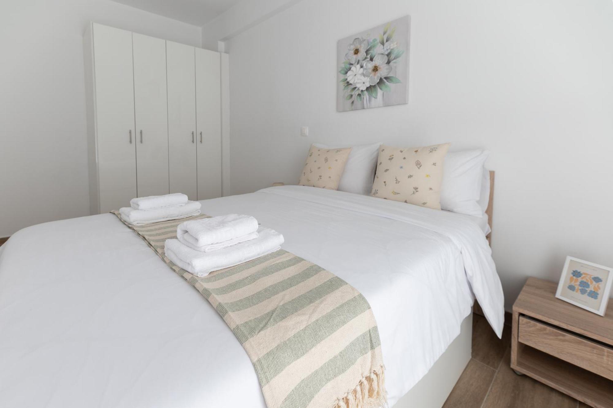 Stylish Spacious Apartment In Palaio Faliro Atenas Exterior foto